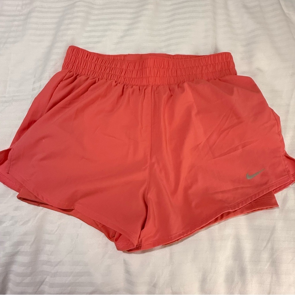 Nike Women Coral Pink Dri-FIT 2-in-1 Running Shorts Size Medium Reflective Logo